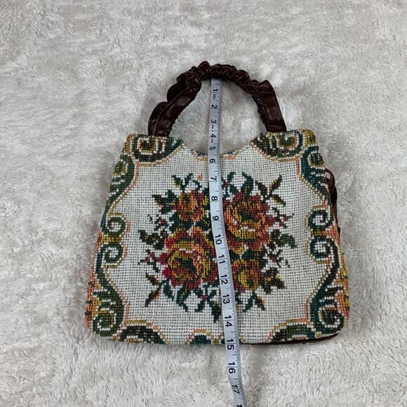 Needlepoint floral pattern hand or shoulder bag - Picture 6 of 10